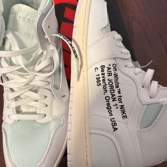 Nike White High-Top Sneakers with Leather Upper and Traditional Lacing - Picture 10 of 10